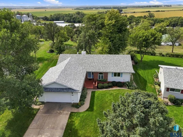 1878 Constance Dr, Vermillion, SD 57069