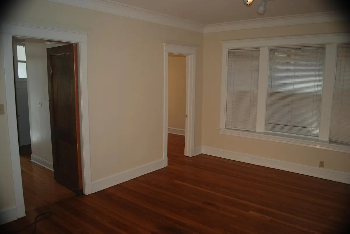 Building Photo - 1249 W Granville Ave #3W