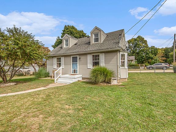 2nd image of 2050 Fuller Ave NE