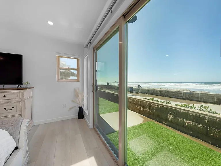 3901 Ocean Front Walk — Photo 7