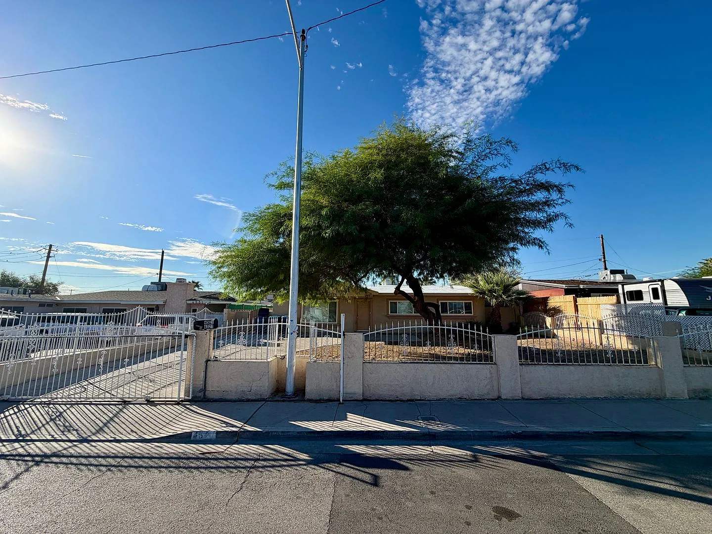 4 bedroom, no HOA — Photo 1