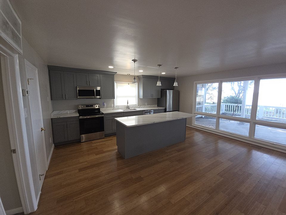 1st image of 1331 Bayville St