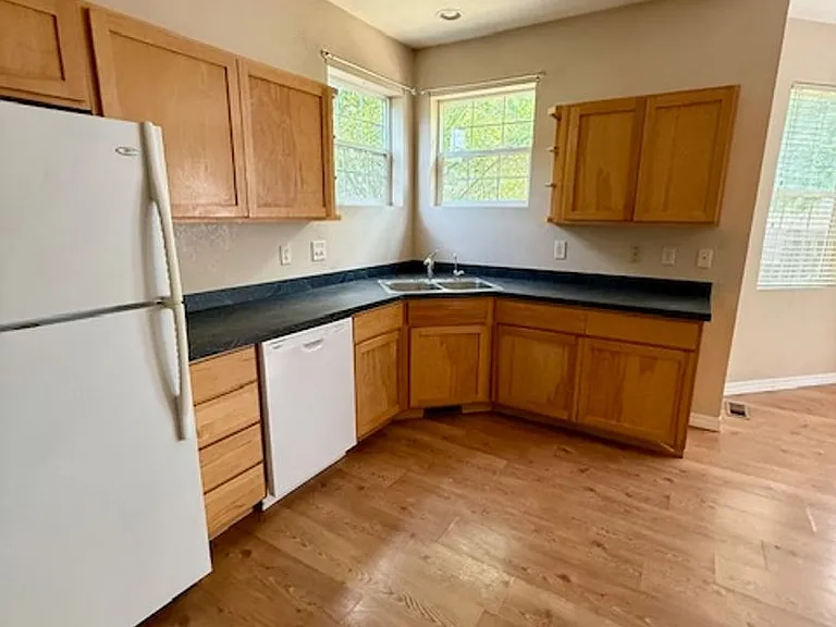226 E River Rock Rd — Photo 7