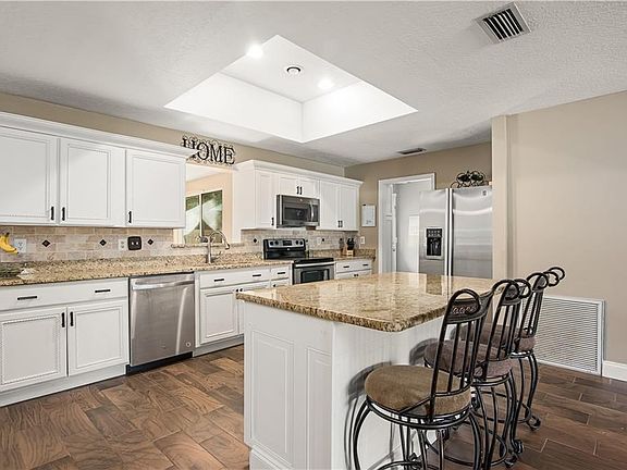 2nd image of 4885 Carodoc Cir