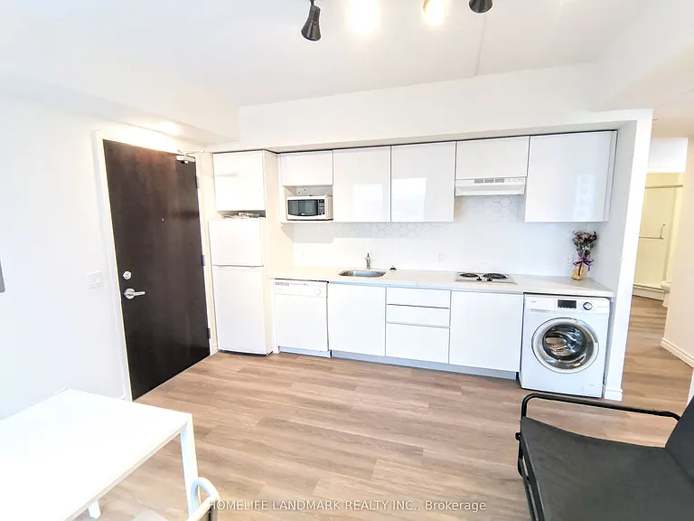268 Lester St #711 — Photo 3