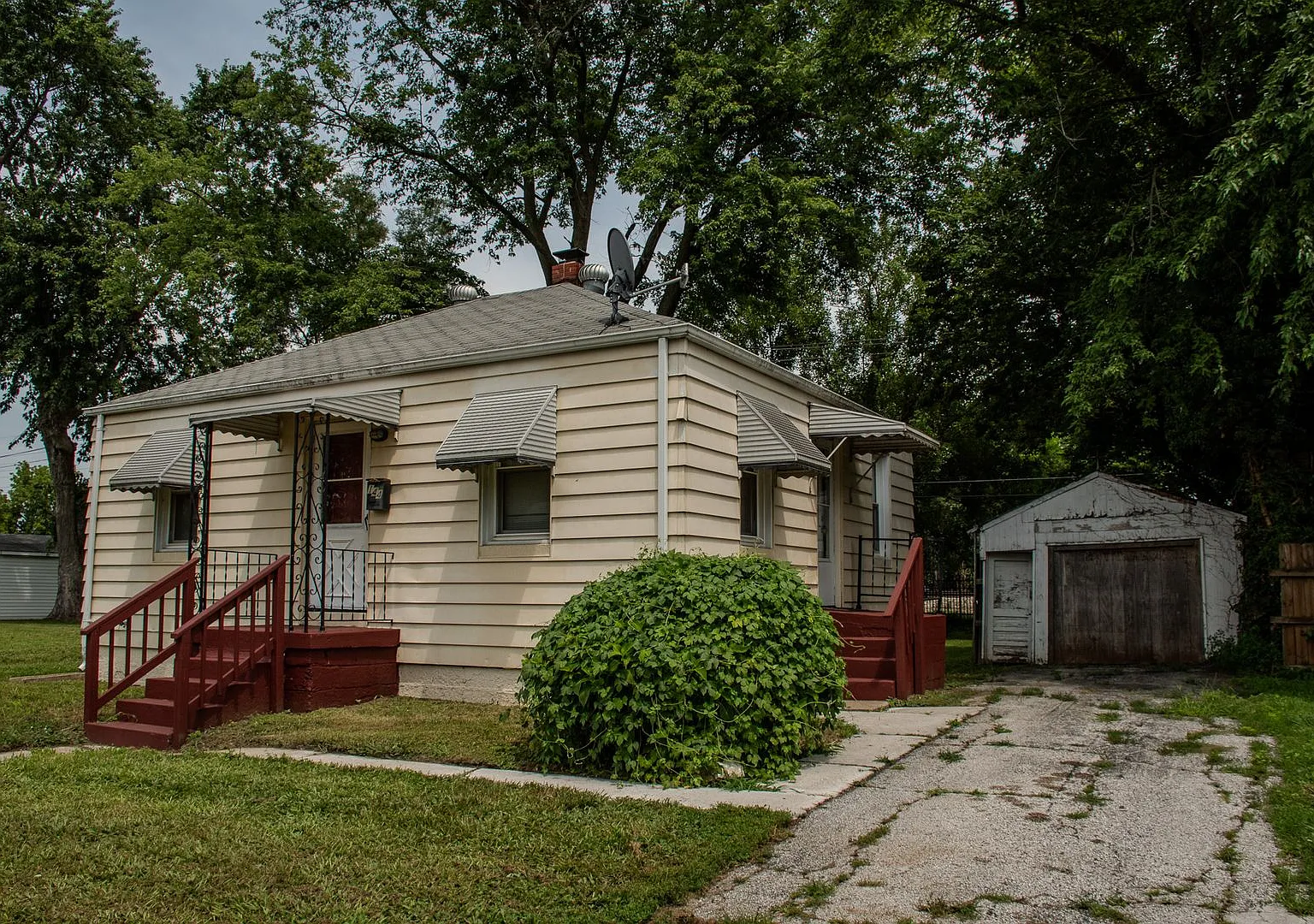Two bedroom House in East Alton — Photo 1