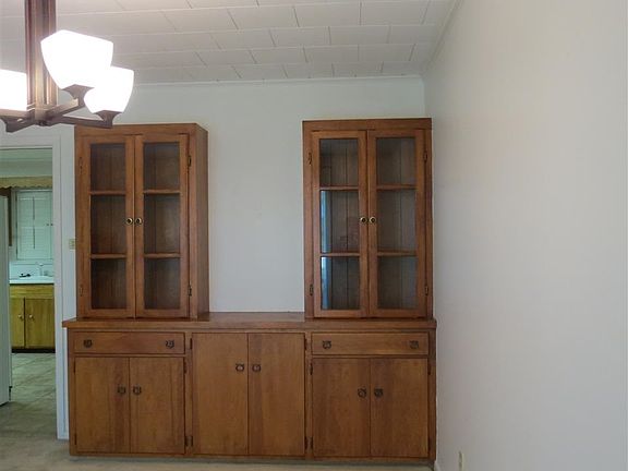 4th image of 323 Elmwood Dr