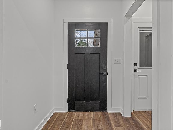 4th image of 1818 N Oak St