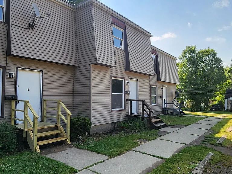 39 Medbury Ave — Photo 1