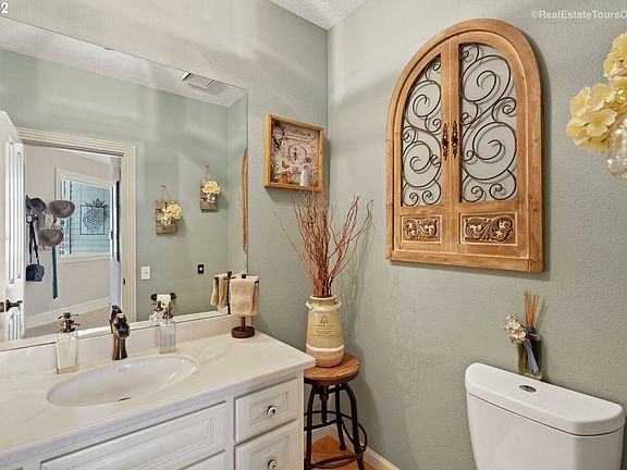 4th image of 23737 Stafford Hill Dr