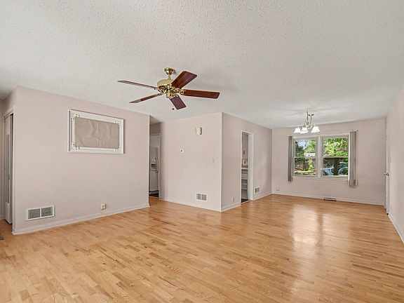 5th image of 2176 Truman Dr