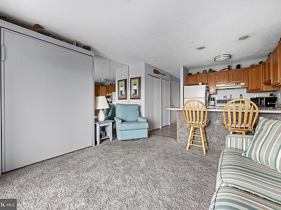 4th image of 202 32nd St Unit 204