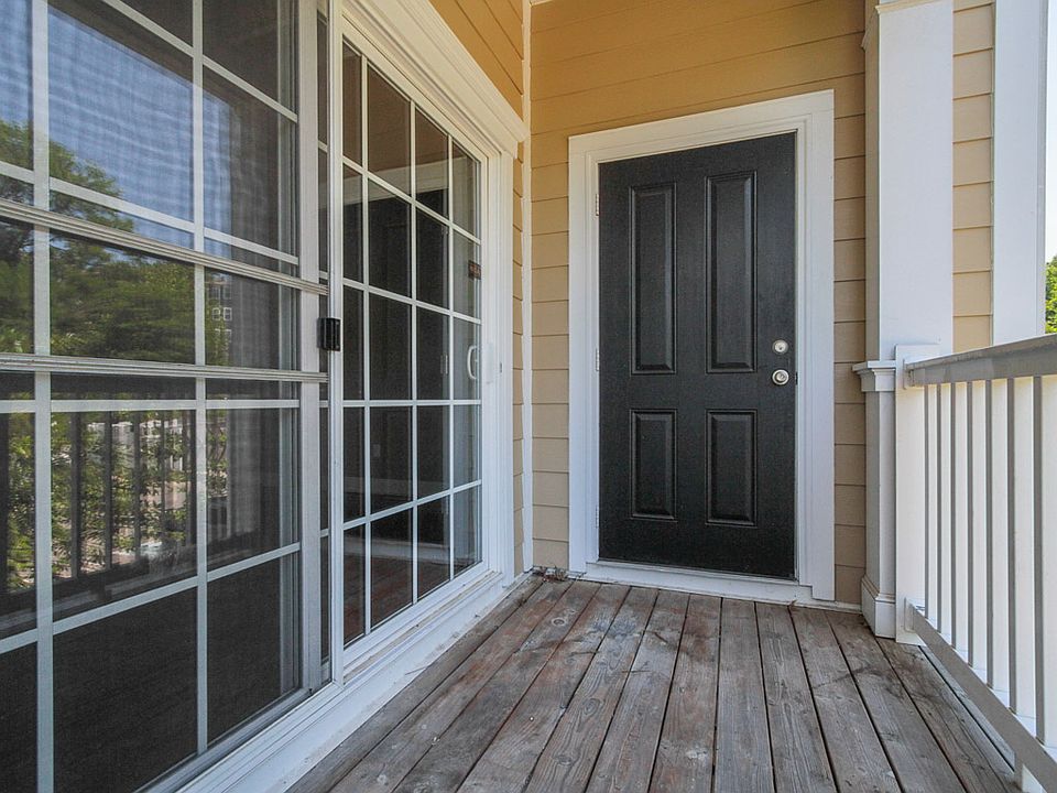 It has a storage closet.
