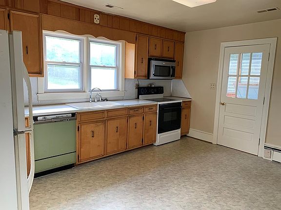 5th image of 321 Green Hill Dr
