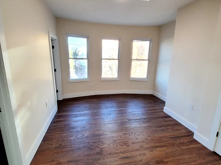 165 Danforth Ave #3 — Photo 3