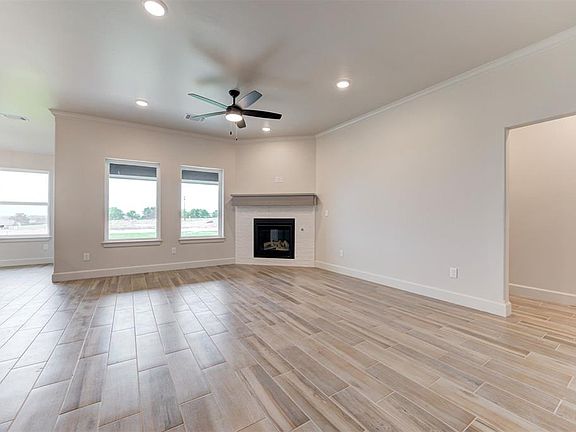 4th image of 6101 Frankie Lynn Ln