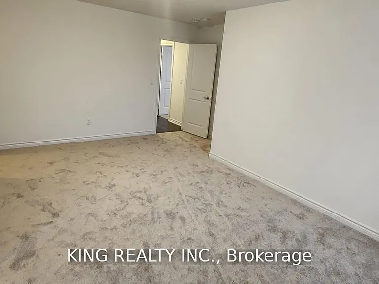 373 Russell St — Photo 13