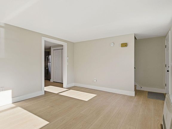 5th image of 64 Woodlawn Avenue