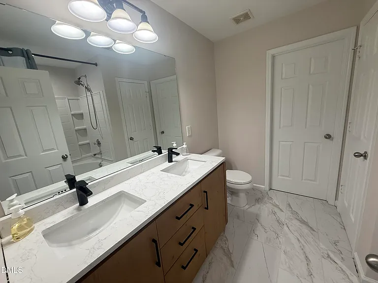 220 Milpass Dr — Photo 12