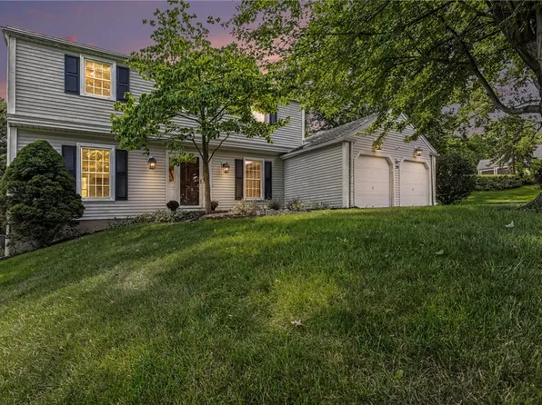 20 Crow Hill Dr, Fairport, NY 14450