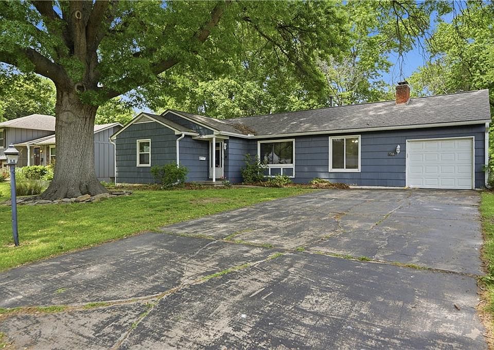 1st image of 7708 W 96th Ter