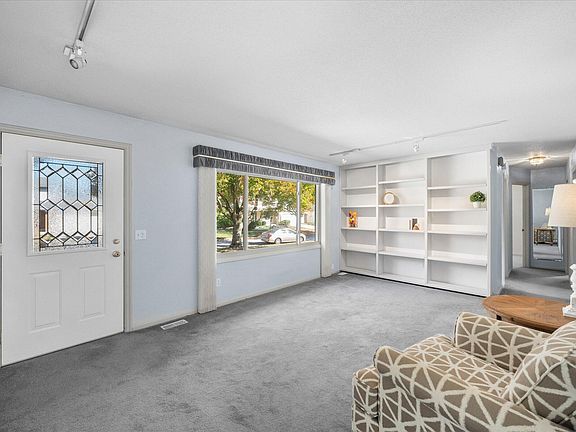 3rd image of 1213 Hunt St