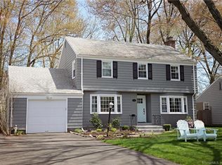 6 Miamis Rd, West Hartford, CT 06117