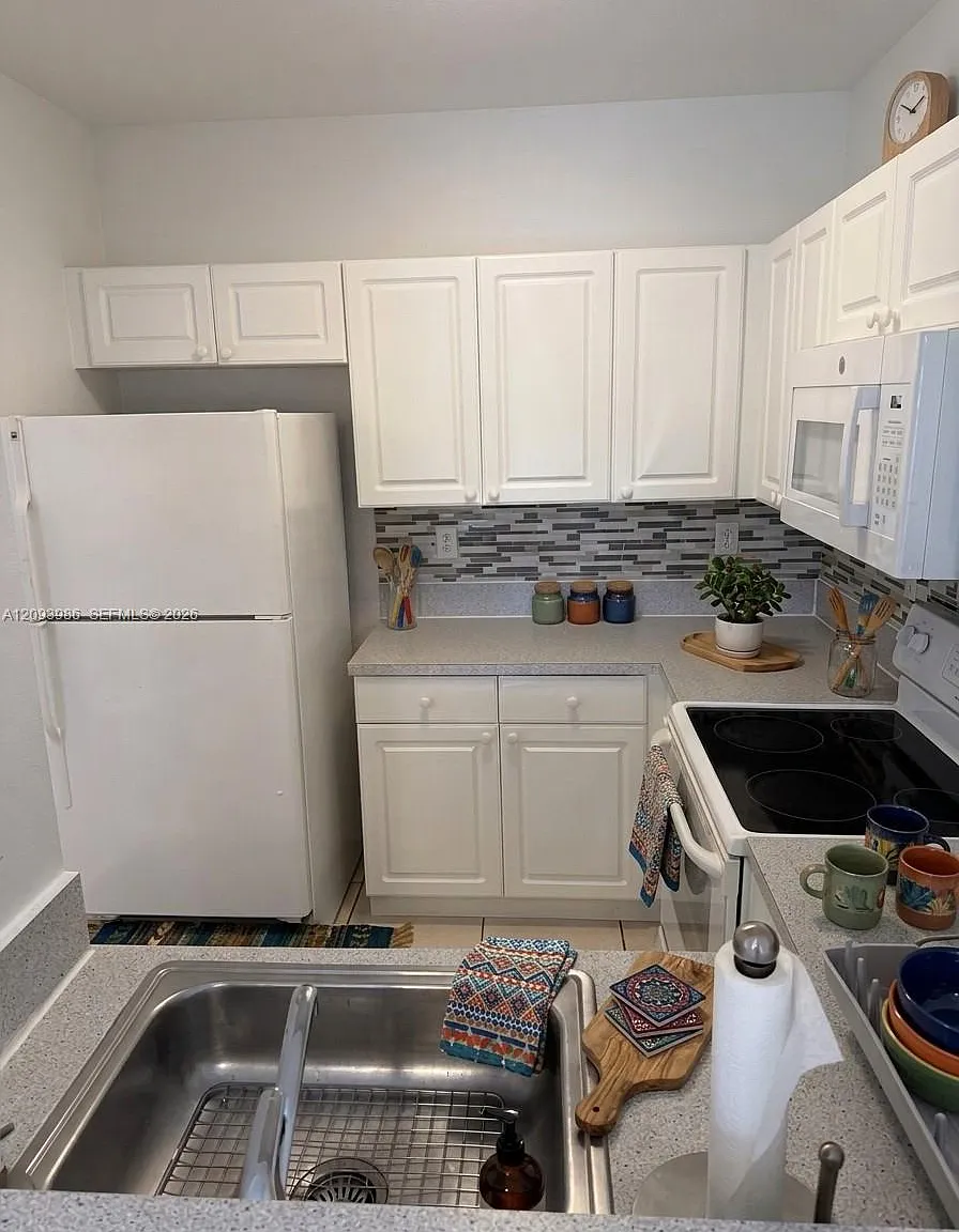 The Palms Condo — Photo 2