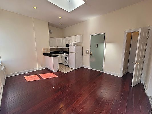2nd image of 188 3rd Ave #C9