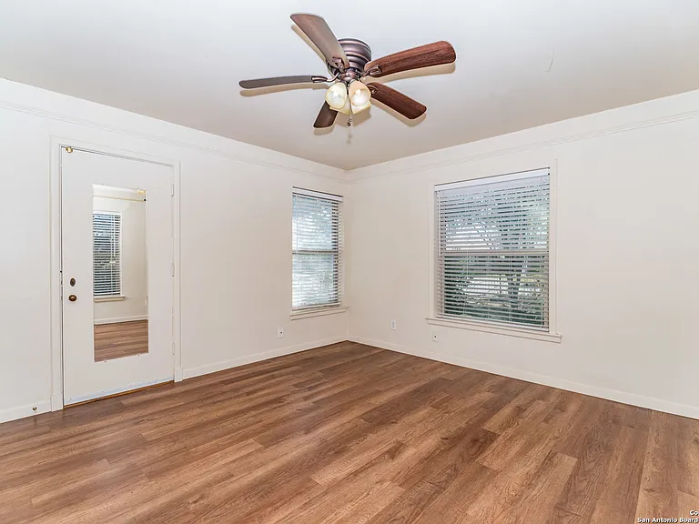 339 E Nottingham Dr — Photo 18
