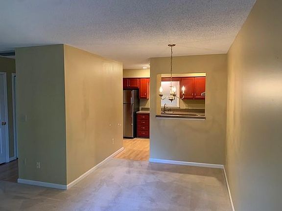 5th image of 112 Lake Hollow Cir