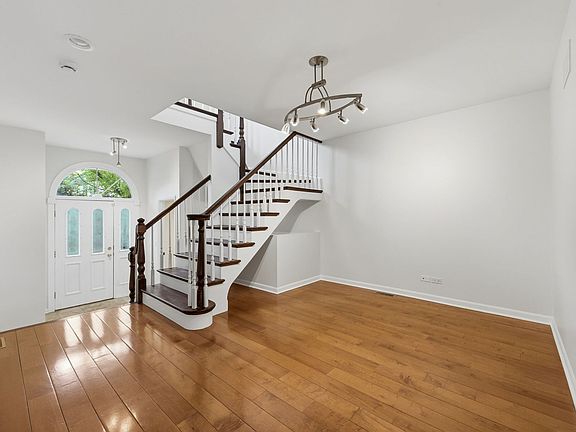 4th image of 3125 Lake Ave
