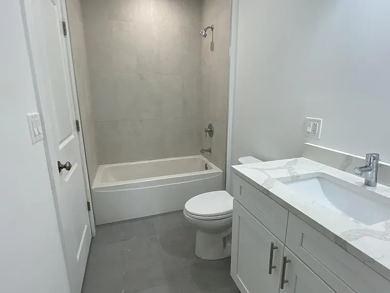 3198 N Milwaukee Ave #3R — Photo 9
