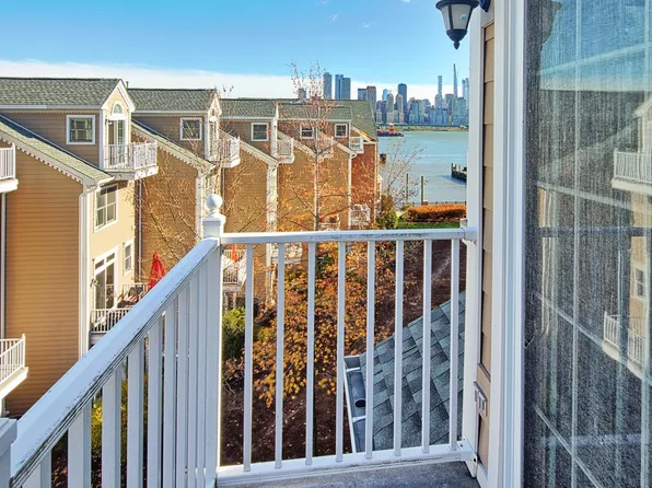 454 Albany Court image 17 of 29