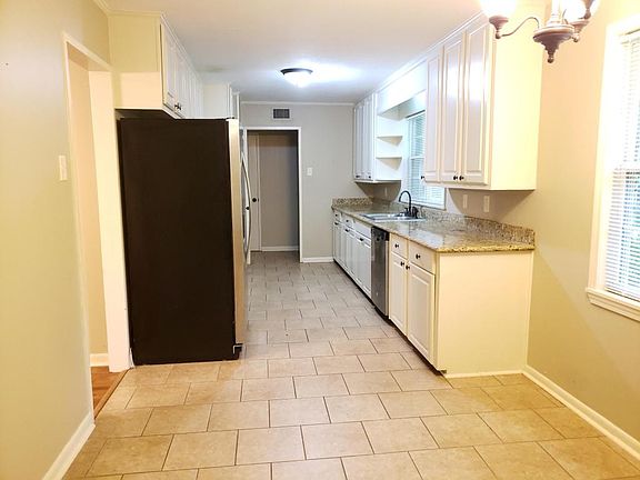 4th image of 3407 Rosewood Dr