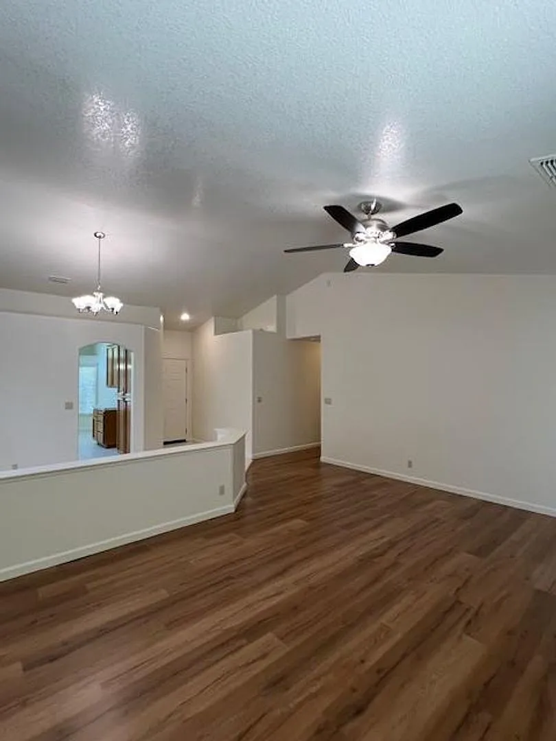 Building Photo - 1528 Dickinson Dr
