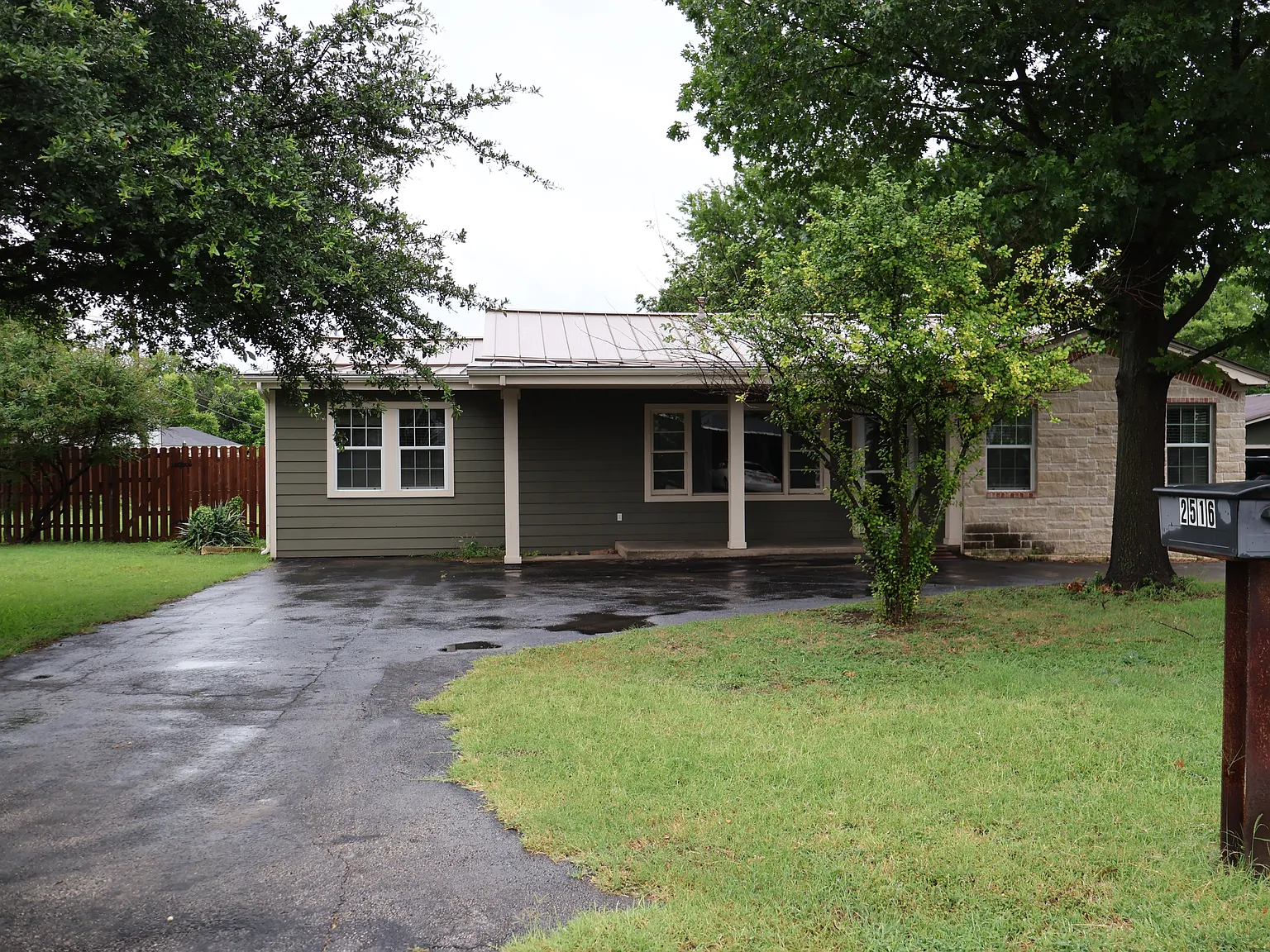 3 bed, 1.5 bath, 1838 sqft, $1,900 — Photo 2