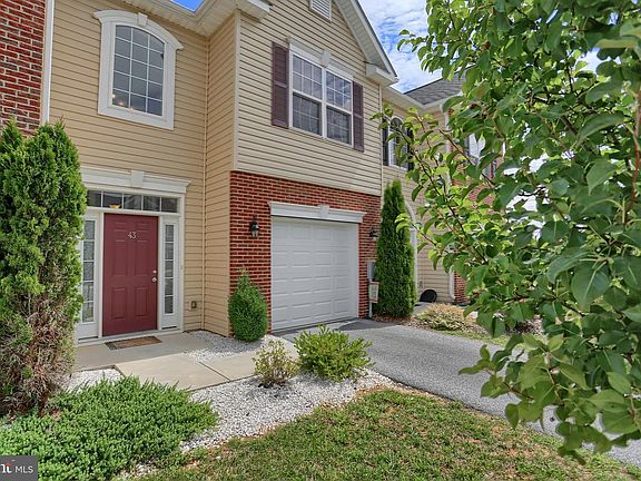 3rd image of 43 Cavendish Way