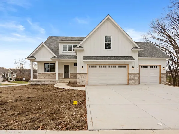 897 Betty Ct, Crown Point, IN 46307