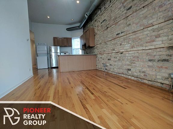 4th image of 2450 N Southport Ave #2450303