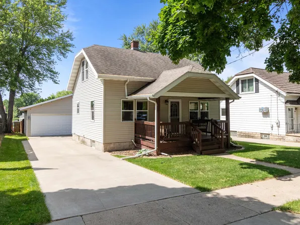 911 Park Ave, Little Chute, WI 54140