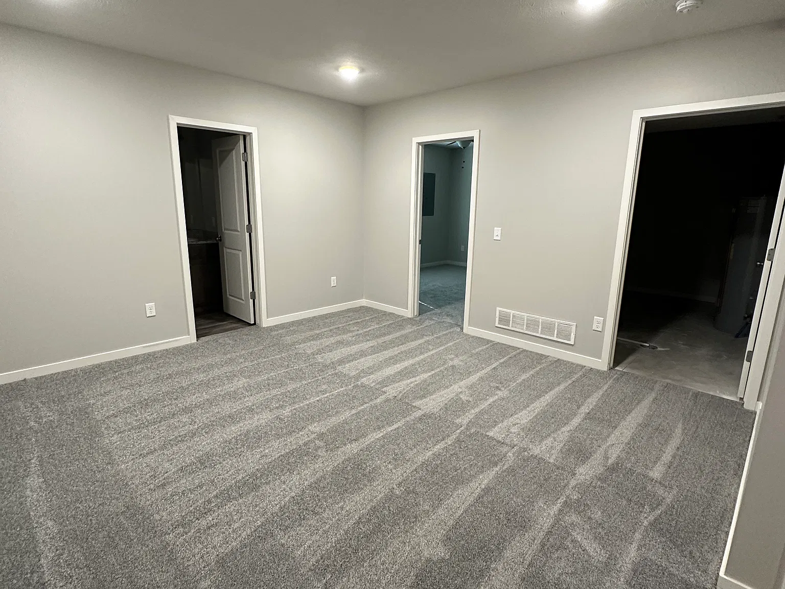 3 bed, 1216 sqft, $1,900 — Photo 2