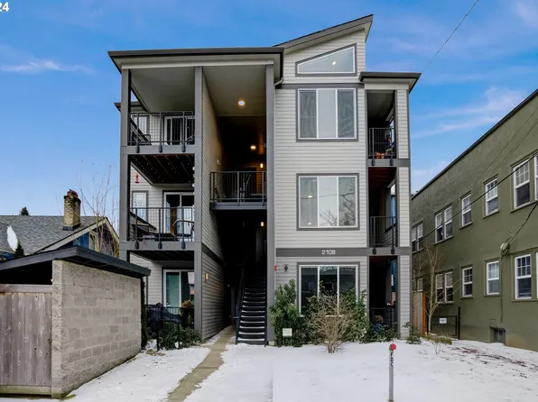 2108 NE Everett St #202, Portland, OR 97232