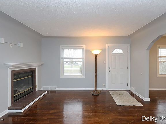 4th image of 2062 Martindale Ave SW