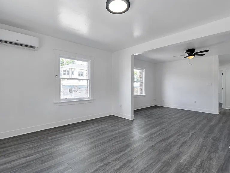 150 South Apartments — Photo 26