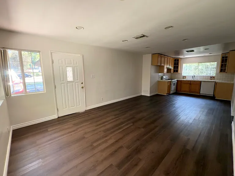 5249 Topanga Canyon Blvd — Photo 2
