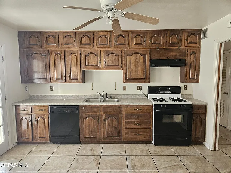 3411 Garnet Dr — Photo 5