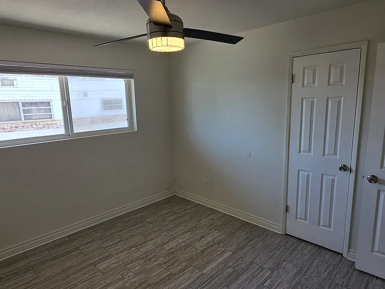 1201 E Barcelona Ave — Photo 21