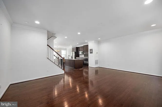 1319 Gilmore St — Photo 31