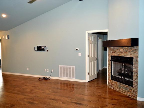 4th image of 4 Sidlaw Hills Dr